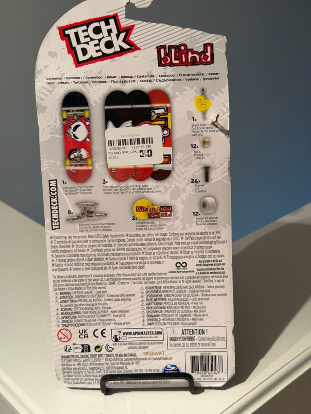 Tech Deck Kids Fingerboard Set - Red and Black - Picture 4 of 4